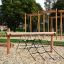 Trimm Dich Pfad Nature III Klettergerüst mit Netz und Holzrahmen im Spielplatz