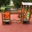 Inklusives Spielplatzgerät Trixie Barrierefreie Spielplatz mit Kletter- und Spielmodulen auf rotem F