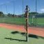 Henkeln Spielplatz-Element mit Metallringen zum Klettern auf Sportplatzboden