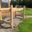 Kettenbrücke aus Holz für Kletterspaß auf dem Spielplatz.