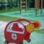 Hubschrauber Federwippe rot mit gelben Details auf Spielplatz