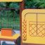 Marktstand II Spielhaus Kinderspielfeld mit Holzaufbau und interaktiven Spielelementen.