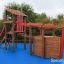 Kinder Spielturm Svens Schiff mit Kletterseil und Rutschbahn auf blauem Spielplatzbelag