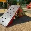Zelt Klettergerüst mit Kletterwand und Spielhaus auf dem Spielplatz
