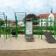 Grandis Trainingsgeräte grün, modernes Outdoor-Fitnessgerät für Spielplatz und Training.