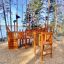 Schiff Modern Nature Holz-Spielplatz mit Kletterleiter und Rutsche im natürlichen Design.