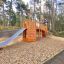 Schiff Modern Nature Spielanlage mit Rutsche und Kletterelementen aus Holz.