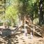 Elbrus Spielturm mit Rutsche Eco aus Holz im sonnigen Spielplatz mit Kindern am Spielen