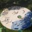 Ural Klettergerüst mit Kletternetz Eco auf Spielplatz mit Sandfläche und Kindern beim Spielen