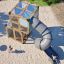 Breezekiste mit Rutsche Spielturm mit Spiralrutsche und Kletterelementen auf Sandspielplatz