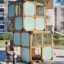 Breezekiste mit Rutsche Spielturm aus Holz mit blauen Seitenplatten auf Spielplatz
