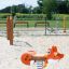 Fröili-Spielgerät Fuchs Federwippe ufem Sandplatz im Park