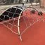 Klettergerüst Kleiner Bergsteiger mit Netz und Rutschfläche auf Spielplatzboden