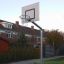 Basketball Streetsport Aussenkorb für Spielplatz mit Metallpfosten und einfachem weißen Brett
