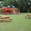 Bank & Tisch (Lärcheholz) Spielplatz Holzbank mit Tisch aus Lärchenholz auf Grünfläche