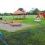 Bank & Tisch (Lärcheholz) im Spielplatz aus robustem Lärchenholz mit integriertem Bank- und Tischber