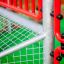Allianz Arena Multisport-Anlage Spielplatz Metallgitter und rote Sicherungsstangen Detailaufnahme
