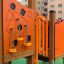Smart Spielanlage mit Rutsche – oranger Spielplatz mit Kletter- und Balancierelementen aus Holz und 