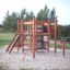 Kramladen Klettergerüst mit Rutsche auf Sandplatz im Spielgarten
