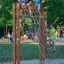 Schmetterling Kletternetz Groß Klettergerüst im Spielplatz mit mehreren Kindern.