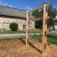Holz-Klettergerüst Große Leiter für Spielplatz mit natürlicher Umgebung.