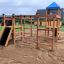 Gorilla Spielanlage mit Klettergerüst, Spielturm und Rutsche aus Holz im Sandplatz