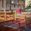Fitness Anlage Spielplatzgerät aus Holz für Kinder zum Balancieren.
