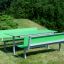Bank & Tisch HPL mit grünem Sitz- und Tischplatten im Spielplatzumfeld